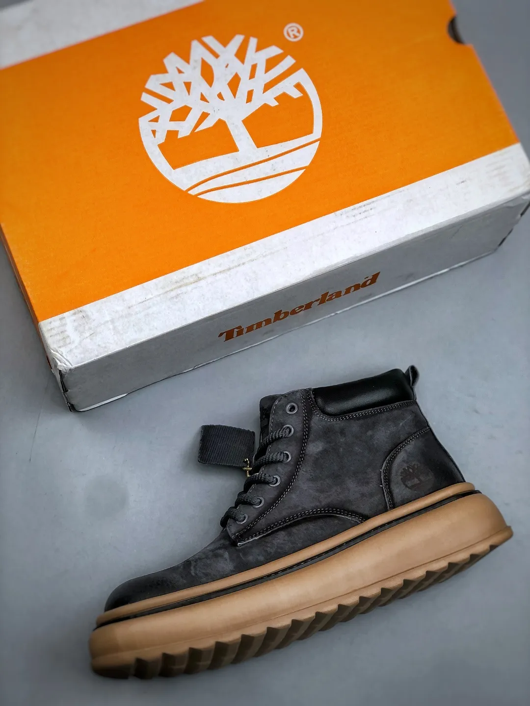 Welfare special offer 💰480 Timberland Timberland new autumn and winter products must-have outdoor casual rhubarb boots series in autumn and winter #Guangdong Dachang quality original box original packaging fashionable and trendy matching The fabric is made of Italian 🇮🇹 top-grade frosted fine-grained cowhide lightweight outsole with anti-odor and anti-corrosion genuine leather latex insoles The outsole and hardware are all made from OEM raw materials Same as the original Goodyear glue process Good products do not kill pigs The quality of the first order is strictly controlled. Exclusively launched on the entire network. The quality is beyond doubt. The whole set is packaged in the same official website to give you a perfect wearing experience. The quality is exquisite and durable. A must-have for sportsmen. Specially designed to handle whether it is handsome or not. High-quality and first-class foot feel. This winter, it is specially used for cold protection and outdoor use. It can be matched casually in daily life. Size: 38-44 (leather shoe size)